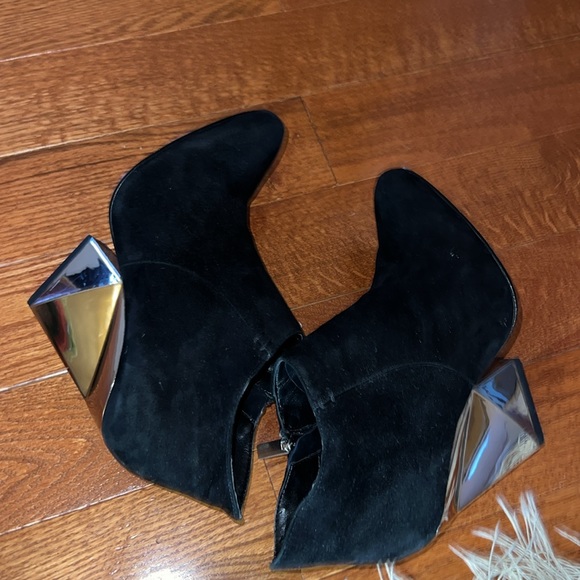 Black suede and Chrome heel - Picture 1 of 5